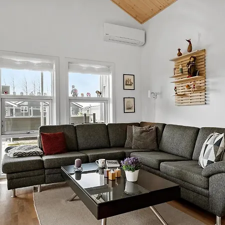 Gorgeous In Tarm With Kitchen Casa de Férias Hemmet